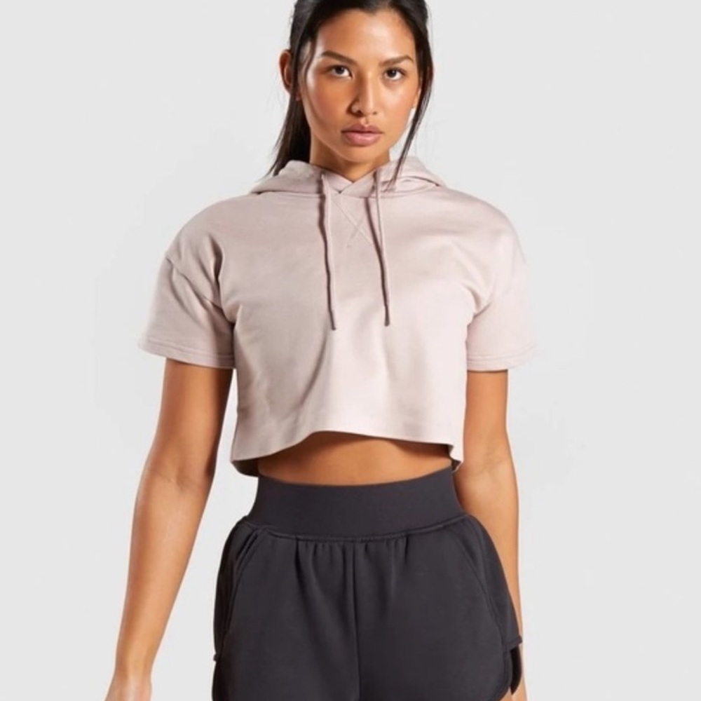 Gymshark Legacy Cropped Short Sleeve Hoodie in Taupe